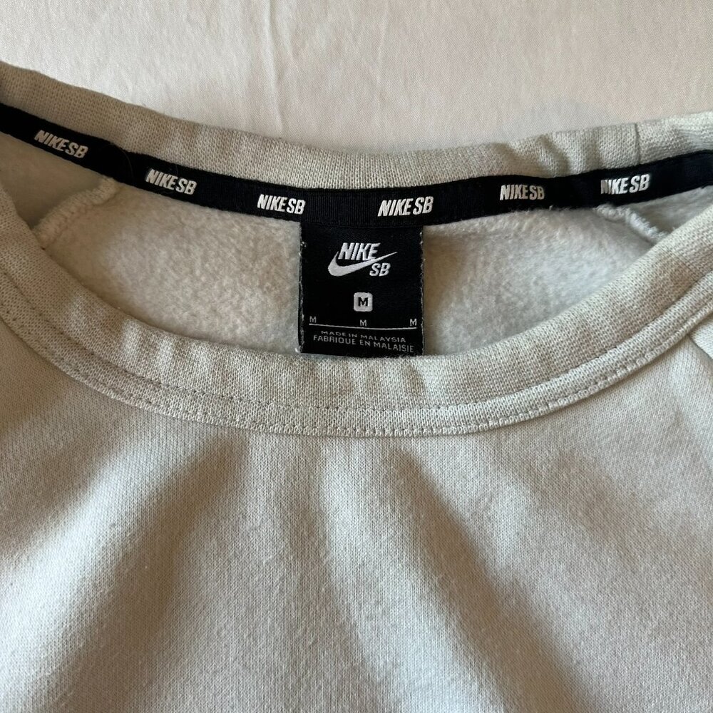 Nike Crewneck Sweatshirt - Picture 3 of 3